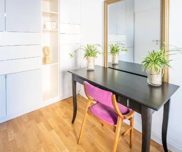 Krucza ~ Self Check-in 24h ~ Parking And Lift Apartman Wrocław