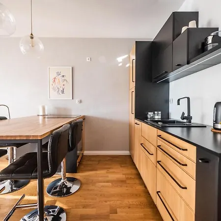 Krucza ~ Self Check-in 24h ~ Parking And Lift Apartman