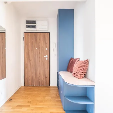 Krucza ~ Self Check-in 24h ~ Parking And Lift Apartman *