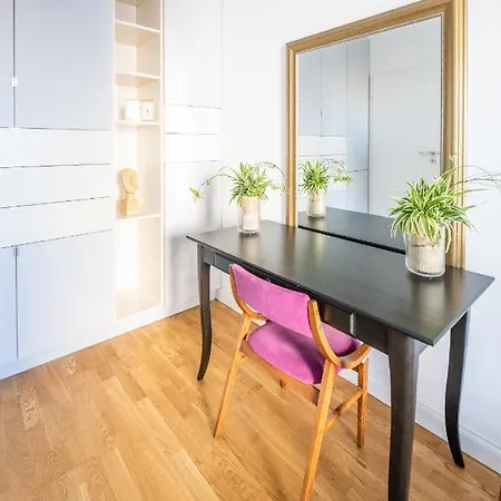 Krucza ~ Self Check-in 24h ~ Parking And Lift Apartman Wrocław